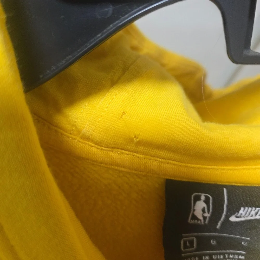 Nike Mens NBA Los Angeles Lakers Hoodie Yellow Pullover Graphic Fleece Large